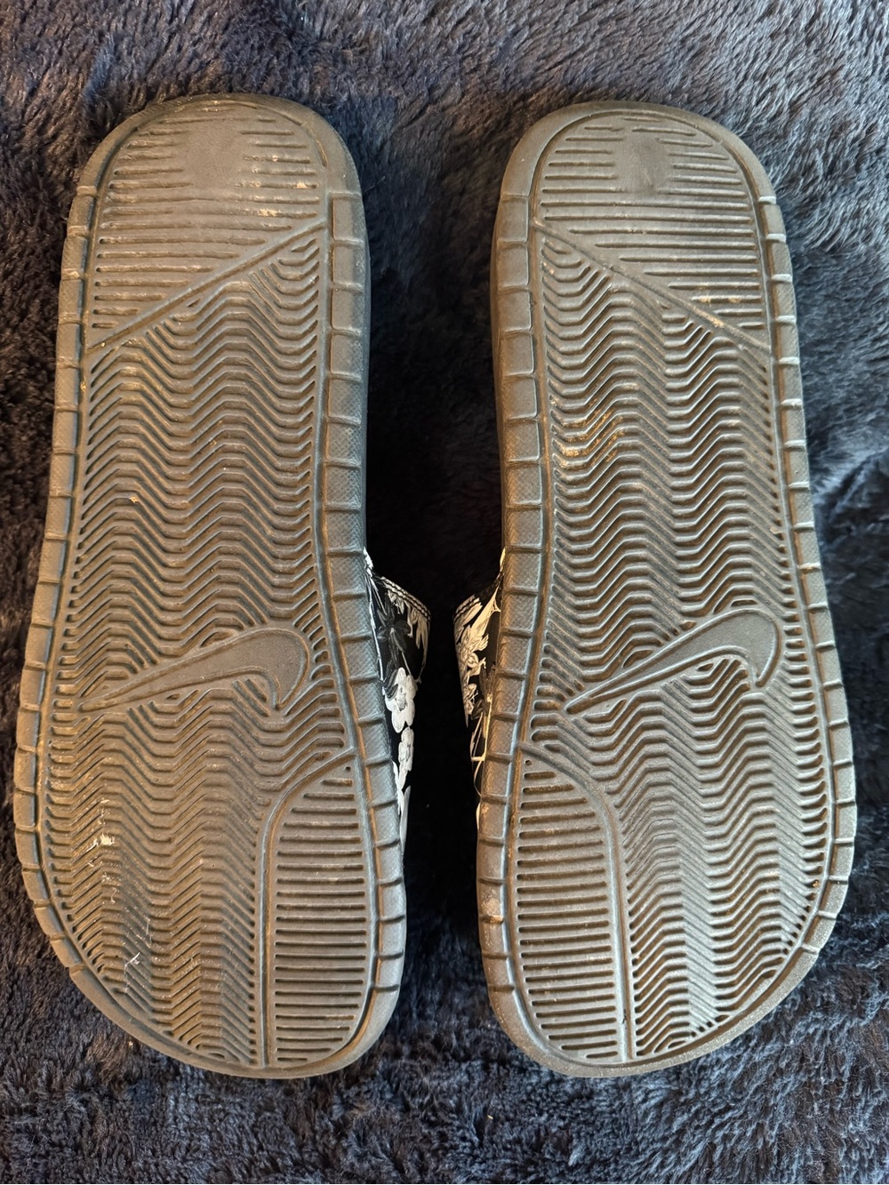 2 pair of Nike Black Slides Women’s 11 - Picture 9 of 12